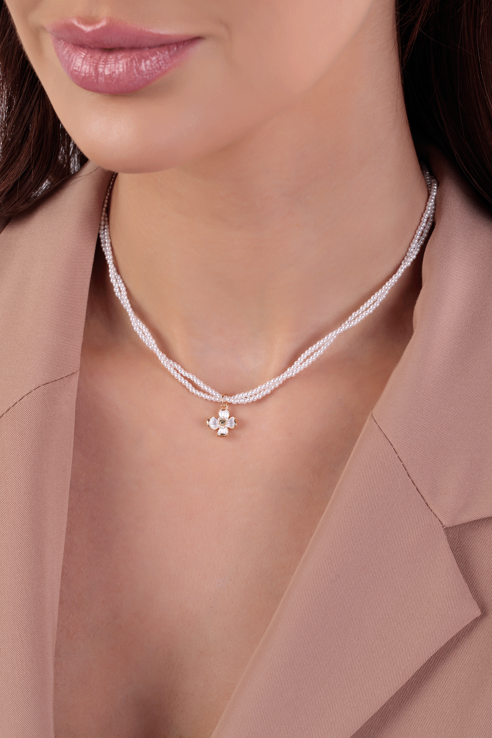 Colar de Mini Pérolas Duplo com Pingente de Flor